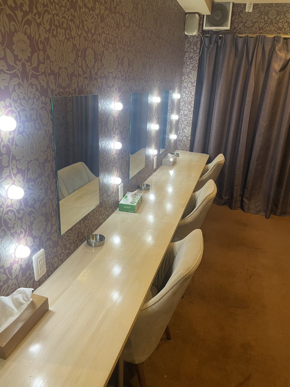 着衣プレイ専門学校 梅田校の店内・待機室画像1