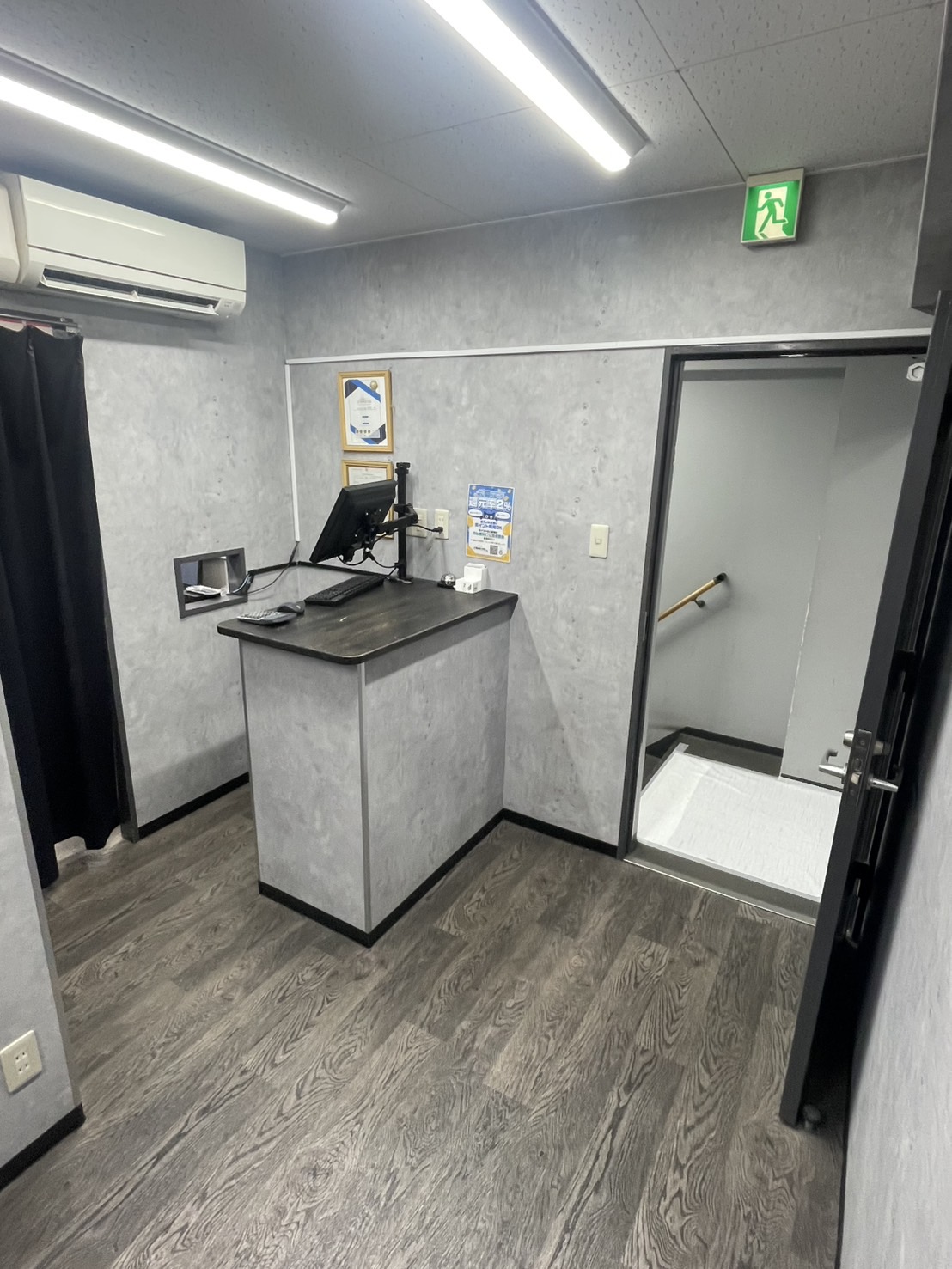 着衣プレイ専門学校 梅田校の店内・待機室画像2