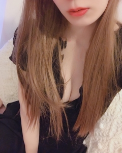 秋元ななみさん
